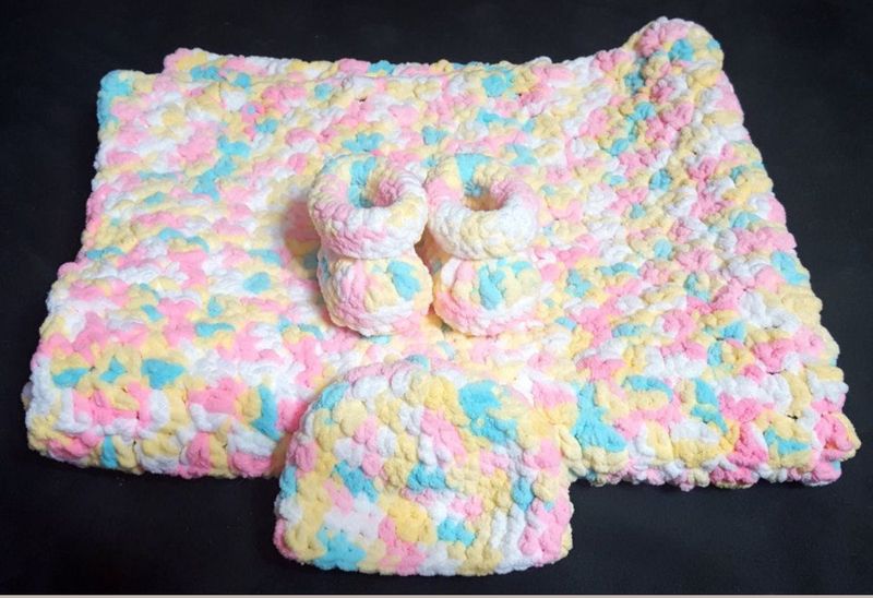 Crochet Baby huggy Snuggie blanket