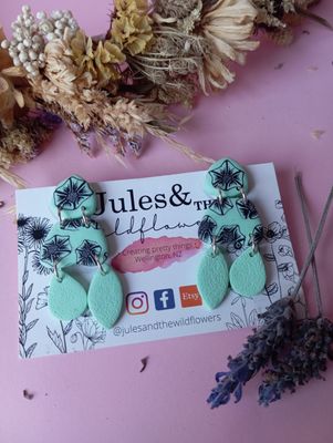 Pansy Wonderland - Dangly Jellyfish