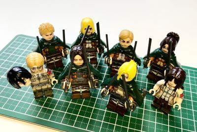 8 Pieces Attack on Titan Mini figure Set