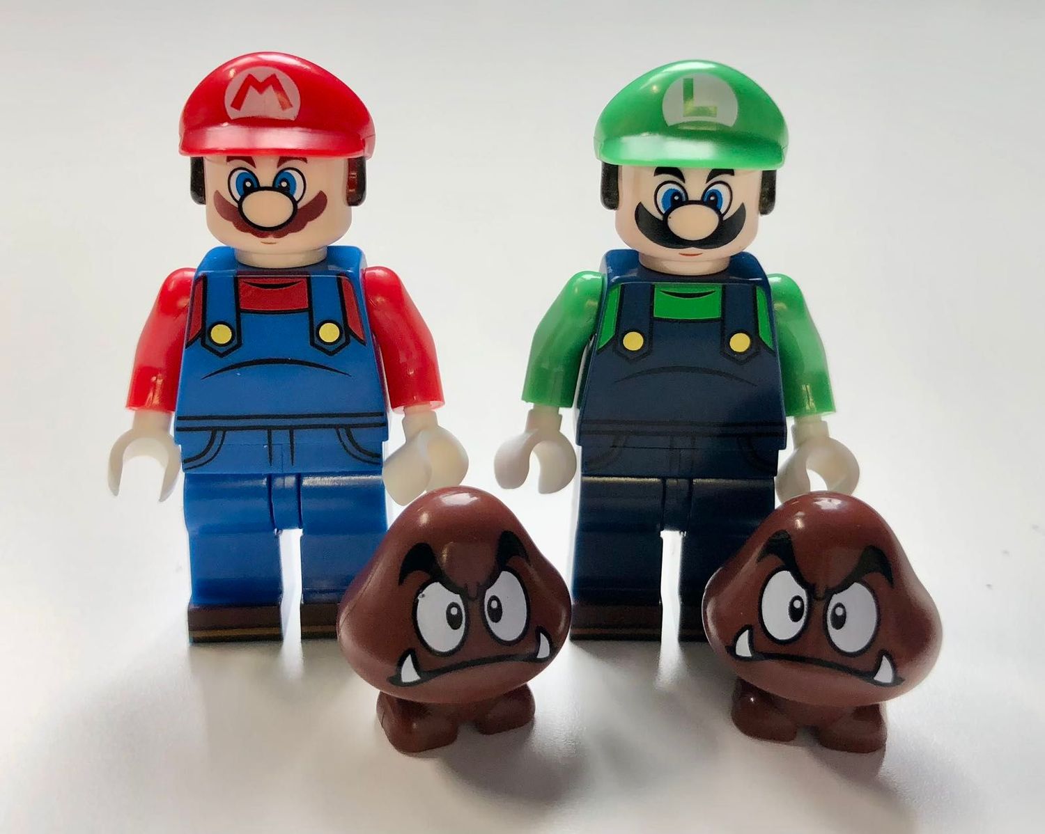 Mario luigi and Goomba minifigure set