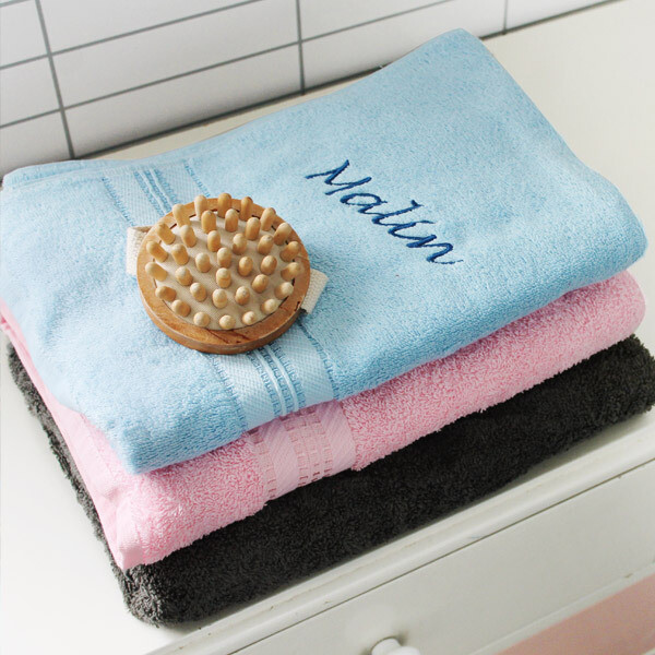 Håndklær med brodert navn
