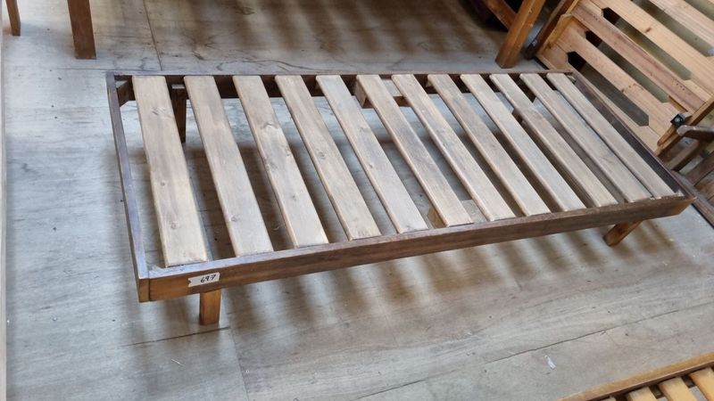 (L697) Cama Turca Una Plaza (190x77x27)