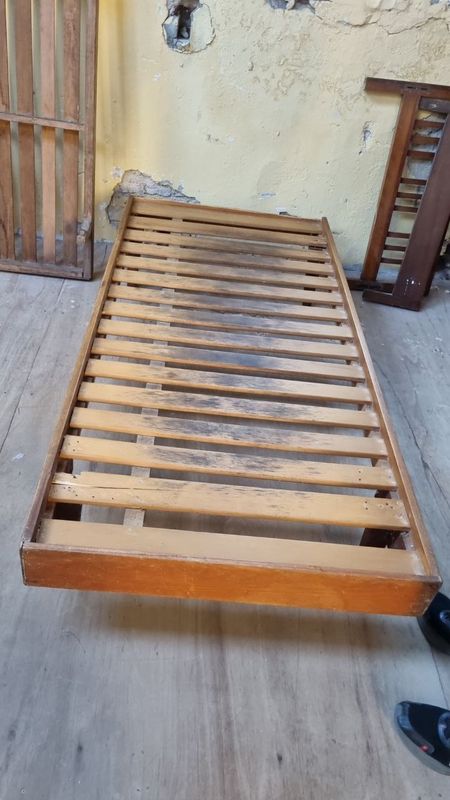 (L698) Cama Turca De Una Plaza (194x90x34)
