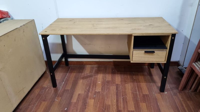 (L724) Escritorio Mesa De Trabajo Con Cajón Y Estante Todo Madera (141x60x77)