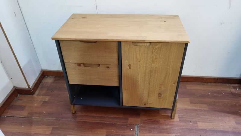 (L782) Cómoda En Madera Dos Cajones Puerta Y Estante  (84x44x74)