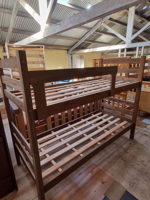 (L789) Cucheta En Madera Maciza Con Baranda (194x86x155)