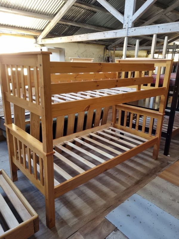 (L693) Cucheta En Madera Maciza Con Barandas (203x98x156)