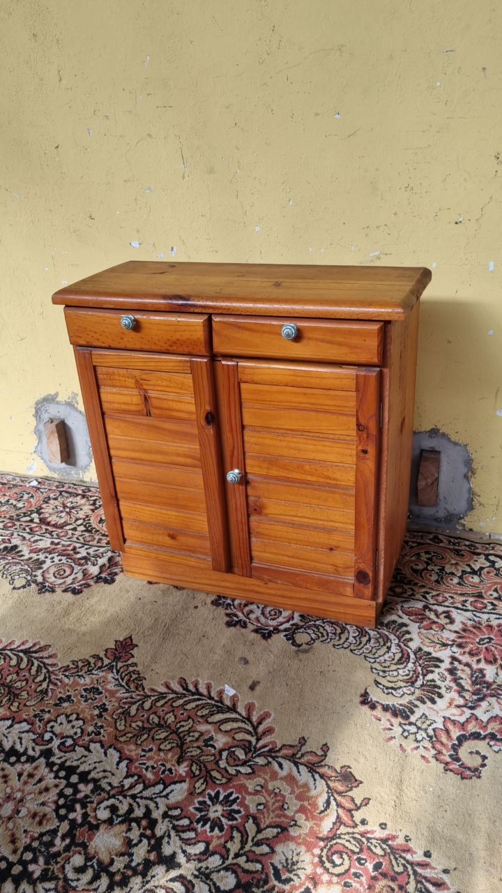 (L777) Aparador Bajo En Madera Dos Puertas Y Cajones 33x77x79