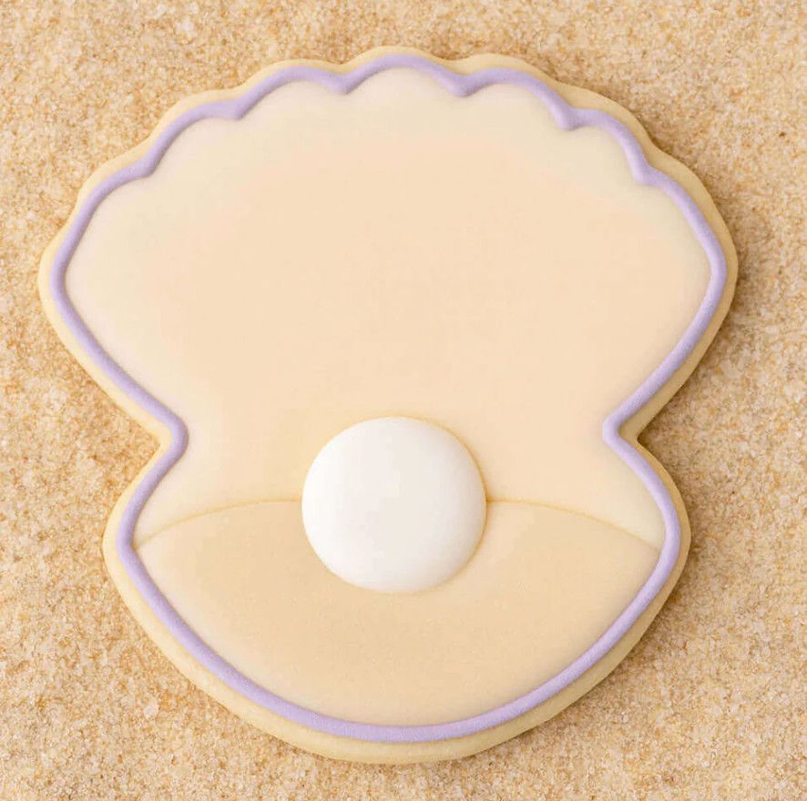 AT Cookie Cutter Oyster Clam Shell with Pearl 4"