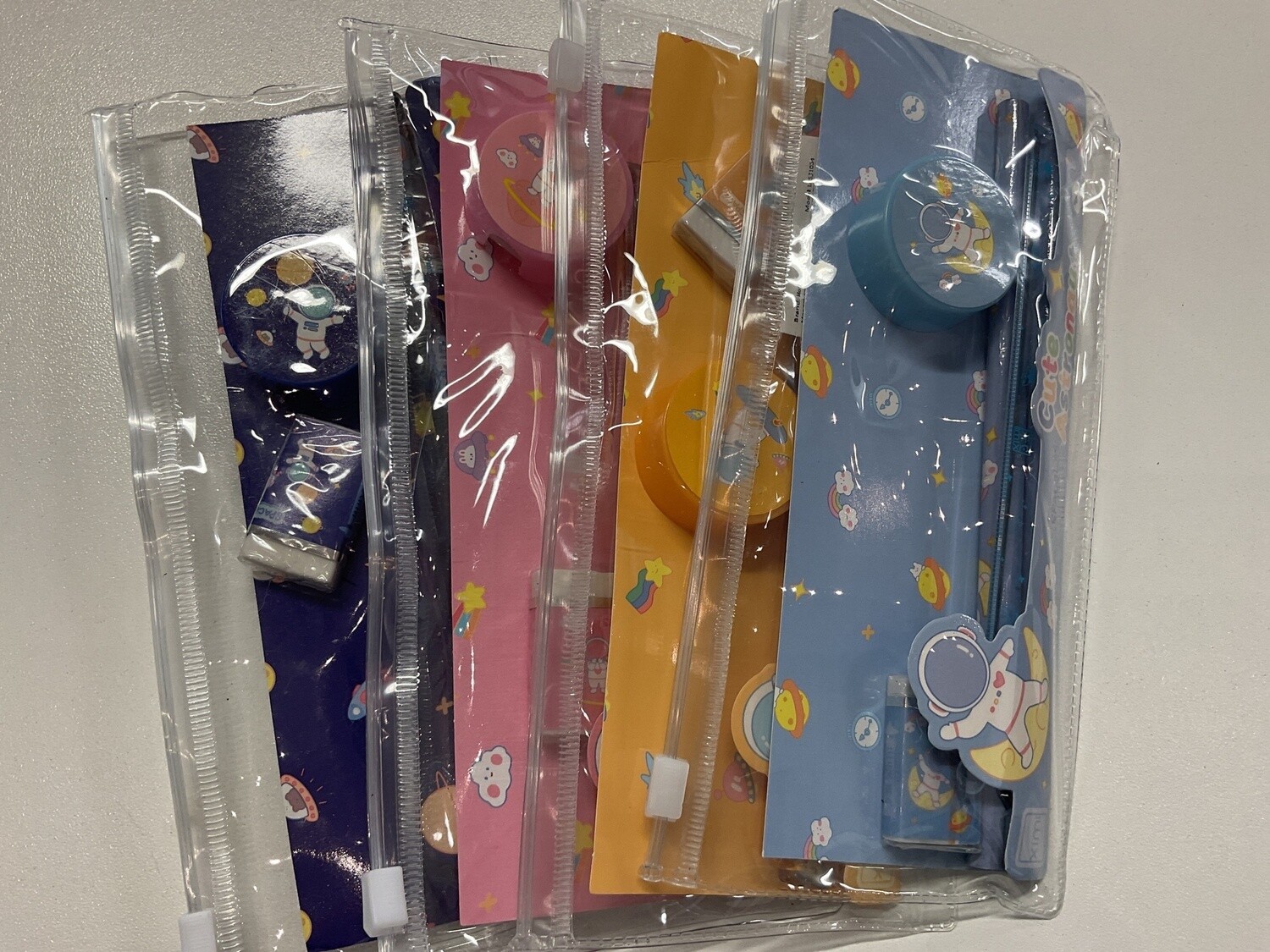 ASTRONAUT ASSRTD PLSTC STATIONARY SET