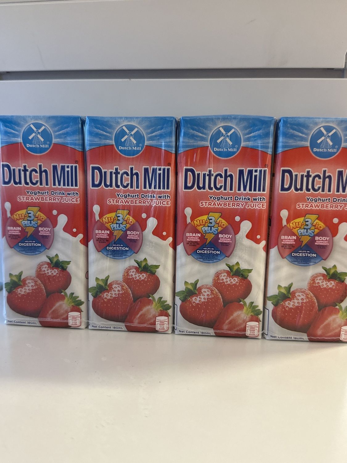 *DUTCHMILL YOGURT DRINK STRAWBERRY 4X180ML