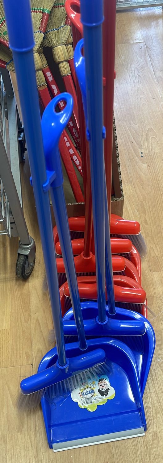 *BROOM DUSTPAN SET