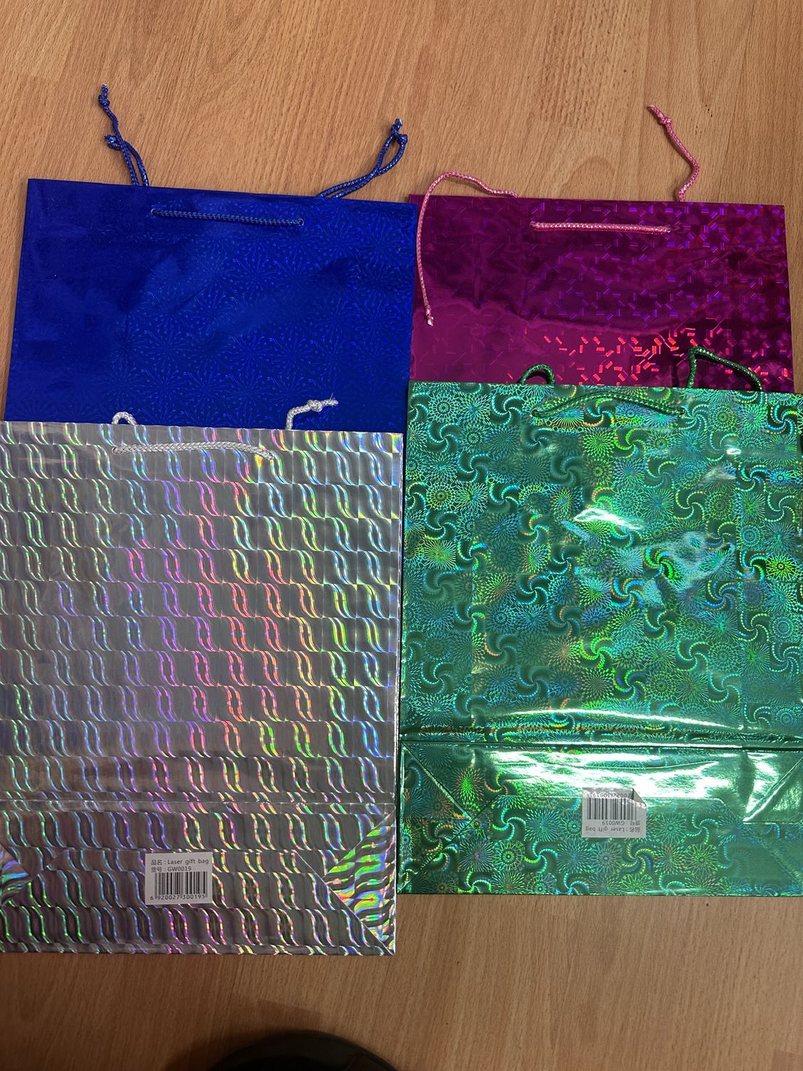 *LASER GIFT BAG ASSORTED COLOR