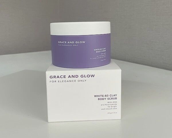 *GRACE AND GLOW WHITE B3 CLAY BODY SCRUB 220G