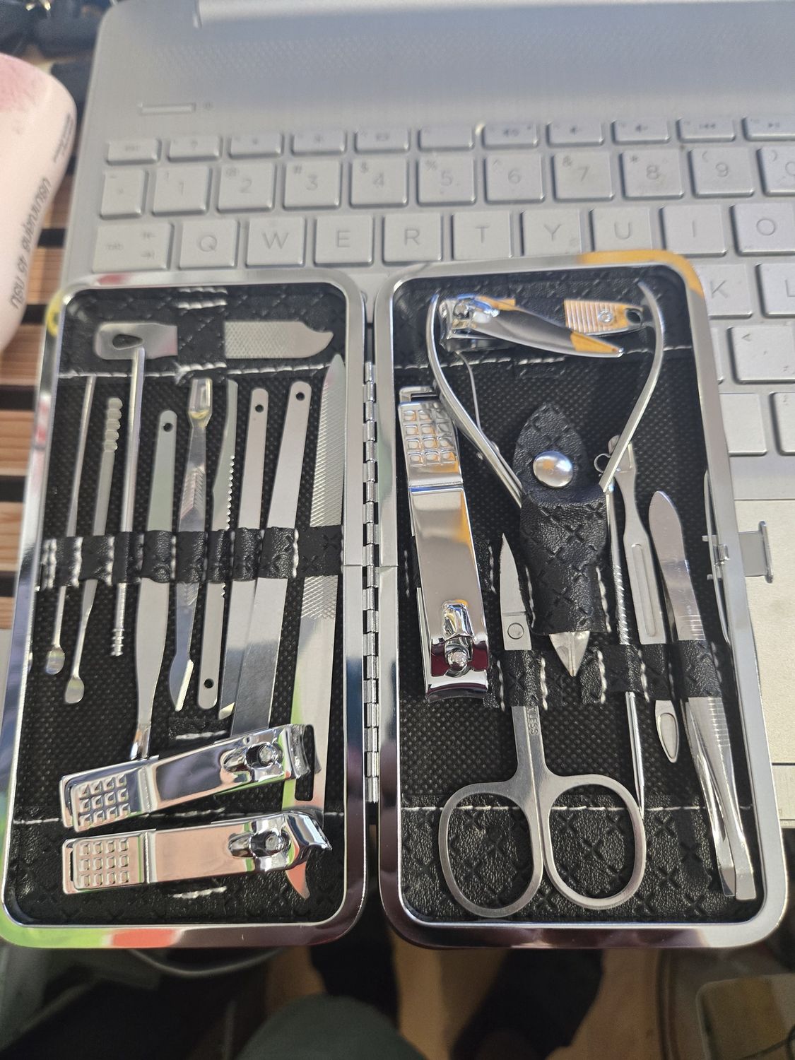 JMQ 19-PIECE MANICURE&amp;PEDICURE SET IN LEATHER ORGANIZER