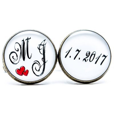 Monogram so srdiečkami a dátumom
