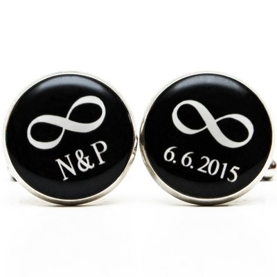 Infinity s iniciálami a dátumom