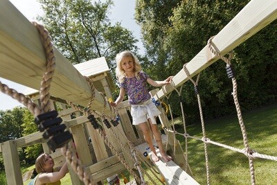 Houten speelbrug voor speeltoestellen