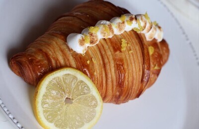 Croissant relleno de lemon curd