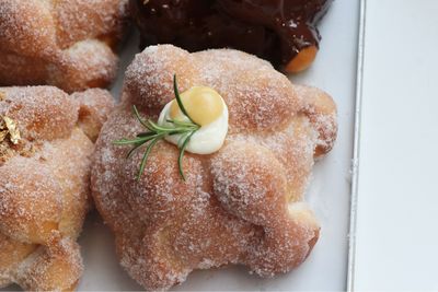 Pan de muerto guayaba y queso