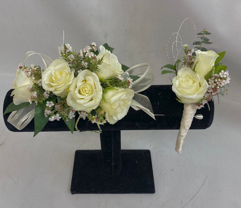 Corsage &amp; Boutonniere  Set