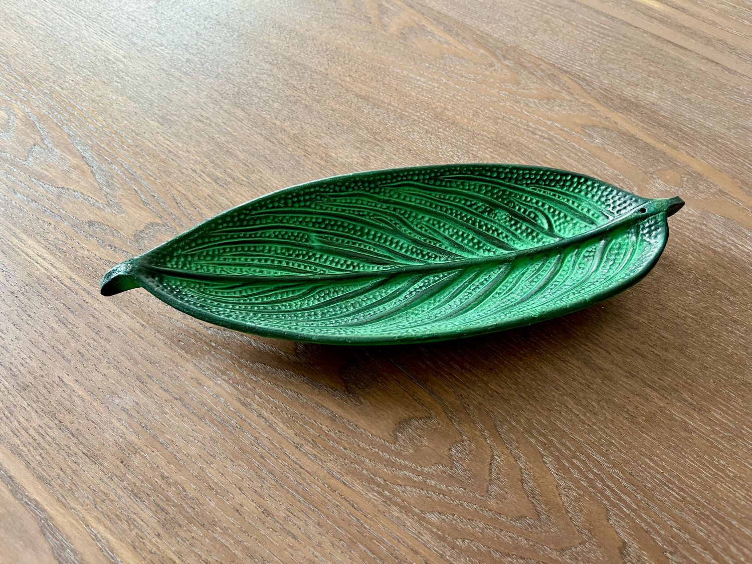 Räucherstäbchenhalter in Blatt-Optik