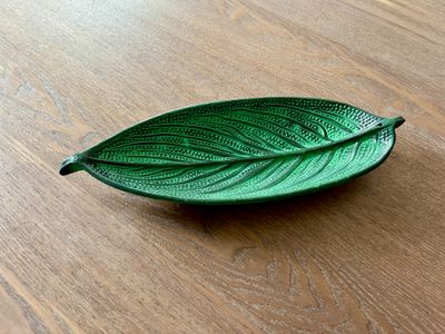 Räucherstäbchenhalter in Blatt-Optik