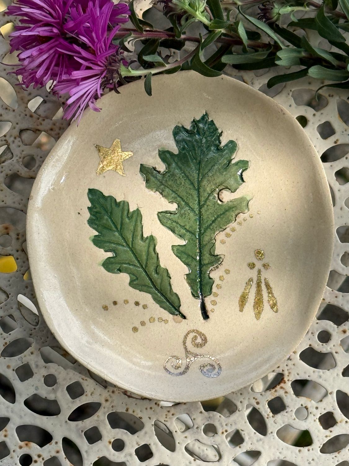 Bol à abondance deux feuilles de chêne