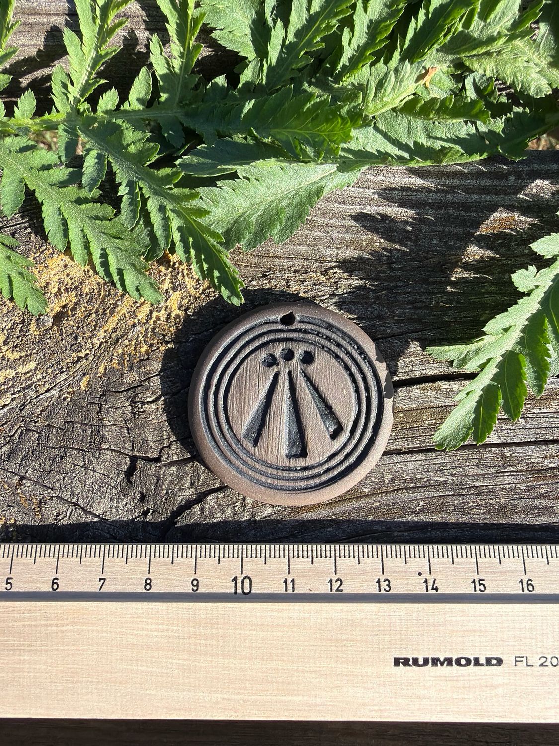 Talisman pendentif Awen réalisé à Alban hefin no49
