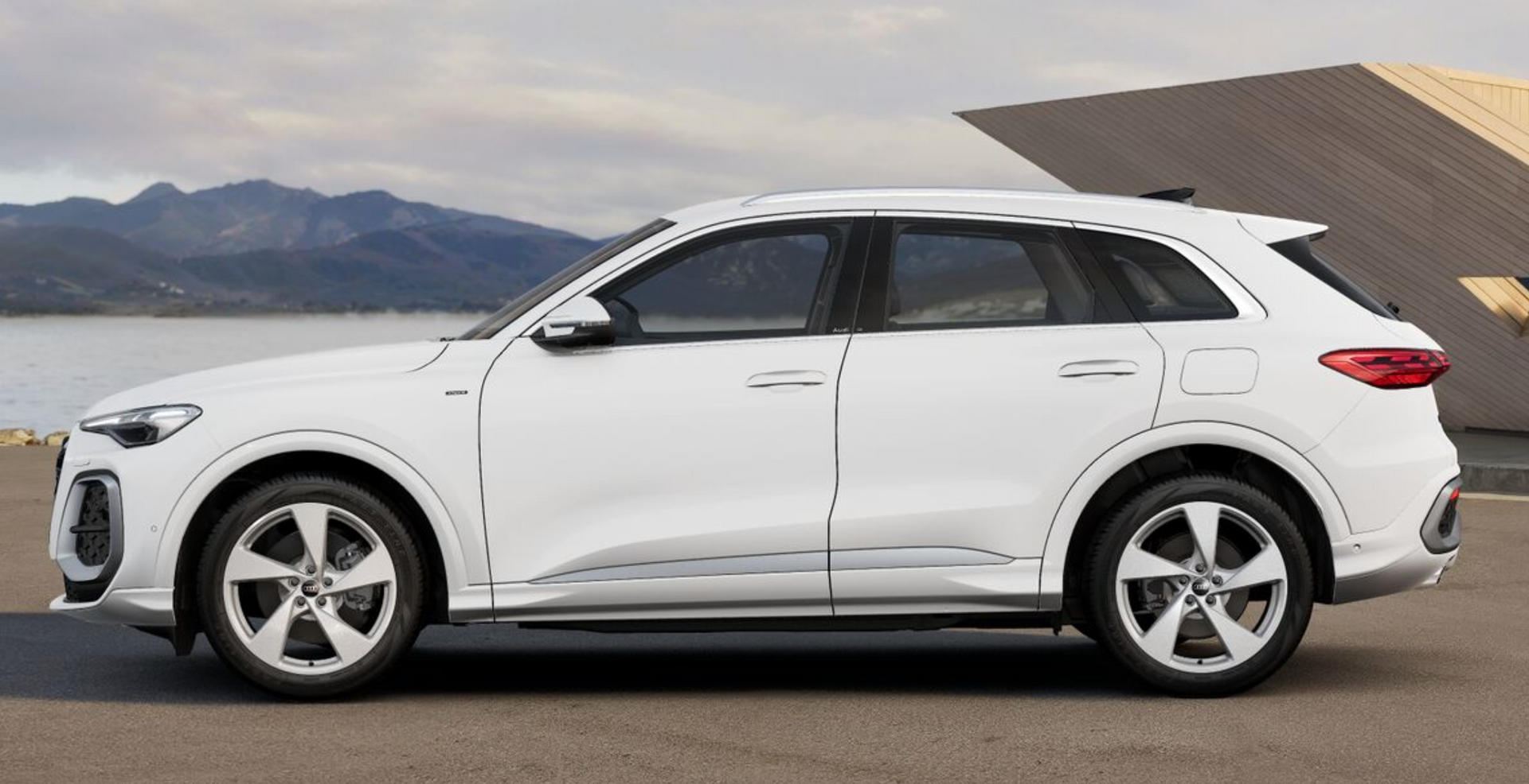 AUDI Q5 TDI quattro s-tronic Business