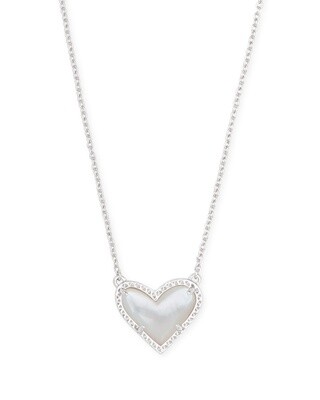 Ari Heart Short Pendant Necklace-Silver