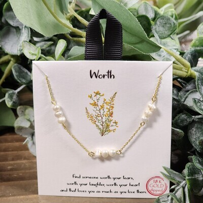 Worth / Triple Pearls Necklace