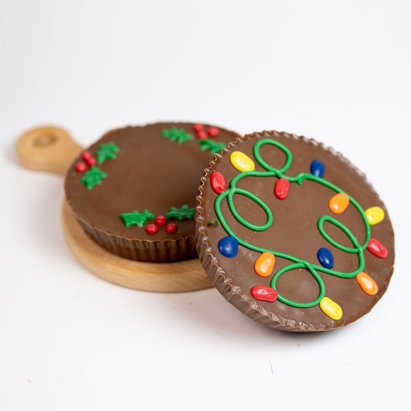 HOLIDAY PEANUT BUTTER CUP