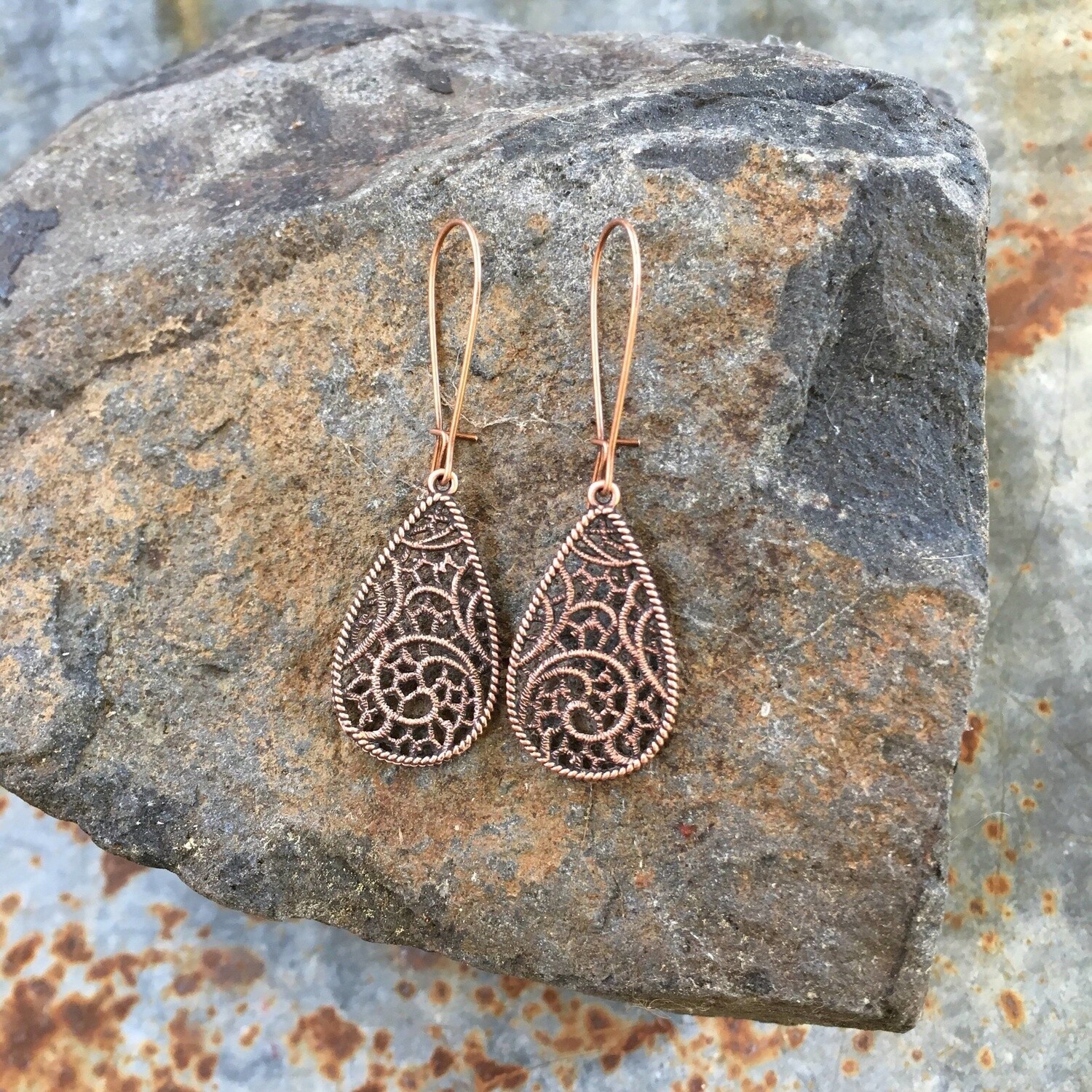 TEARDROP FILIGREE LACE EARRING