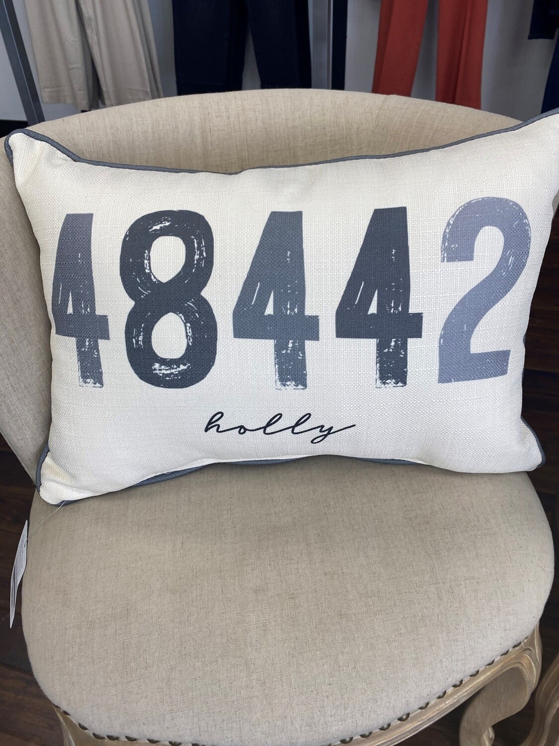 48442 HOLLY PILLOW