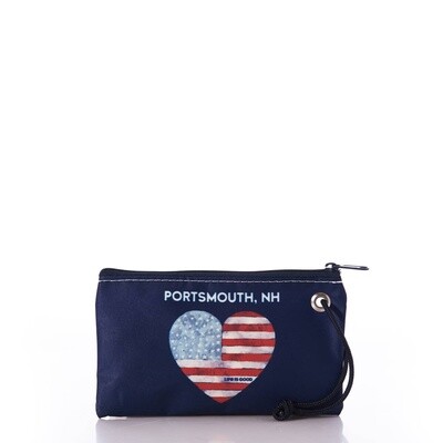 LAKE FENTON FLAG HEART WRISTLET