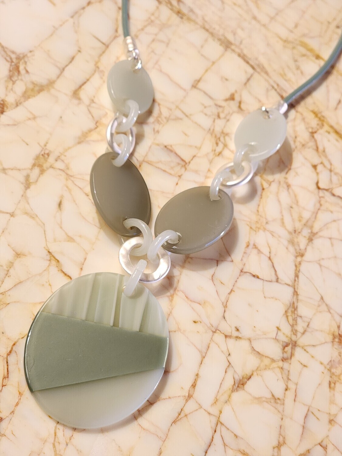 SAGE PENDANT NECKLACE