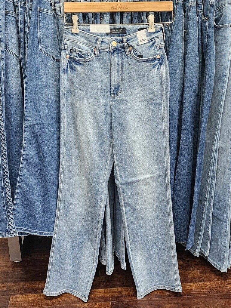 TUMMY CONTROL STRAIGHT LEG JEAN
