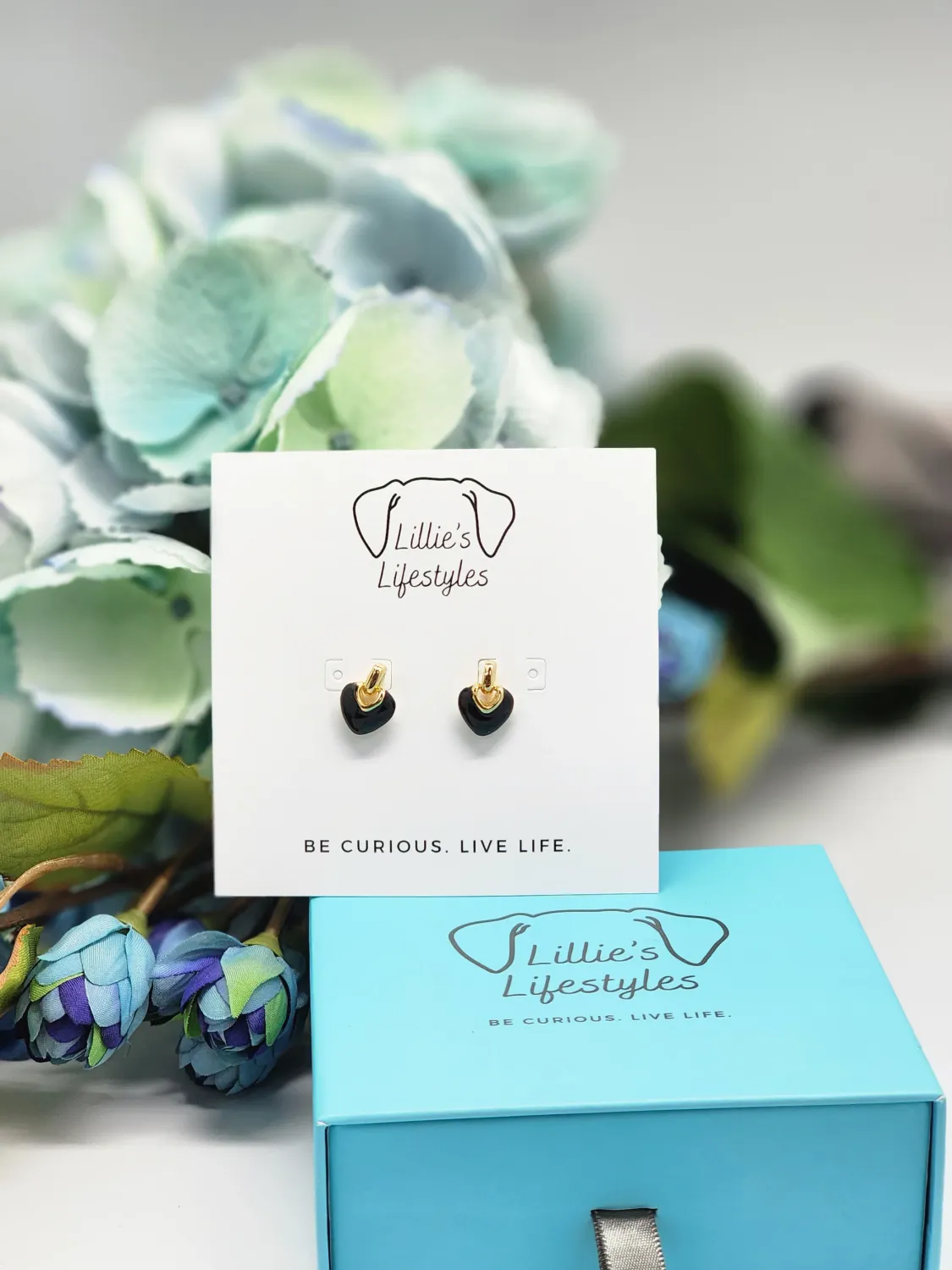 Black Heart Earrings, Color: Gold