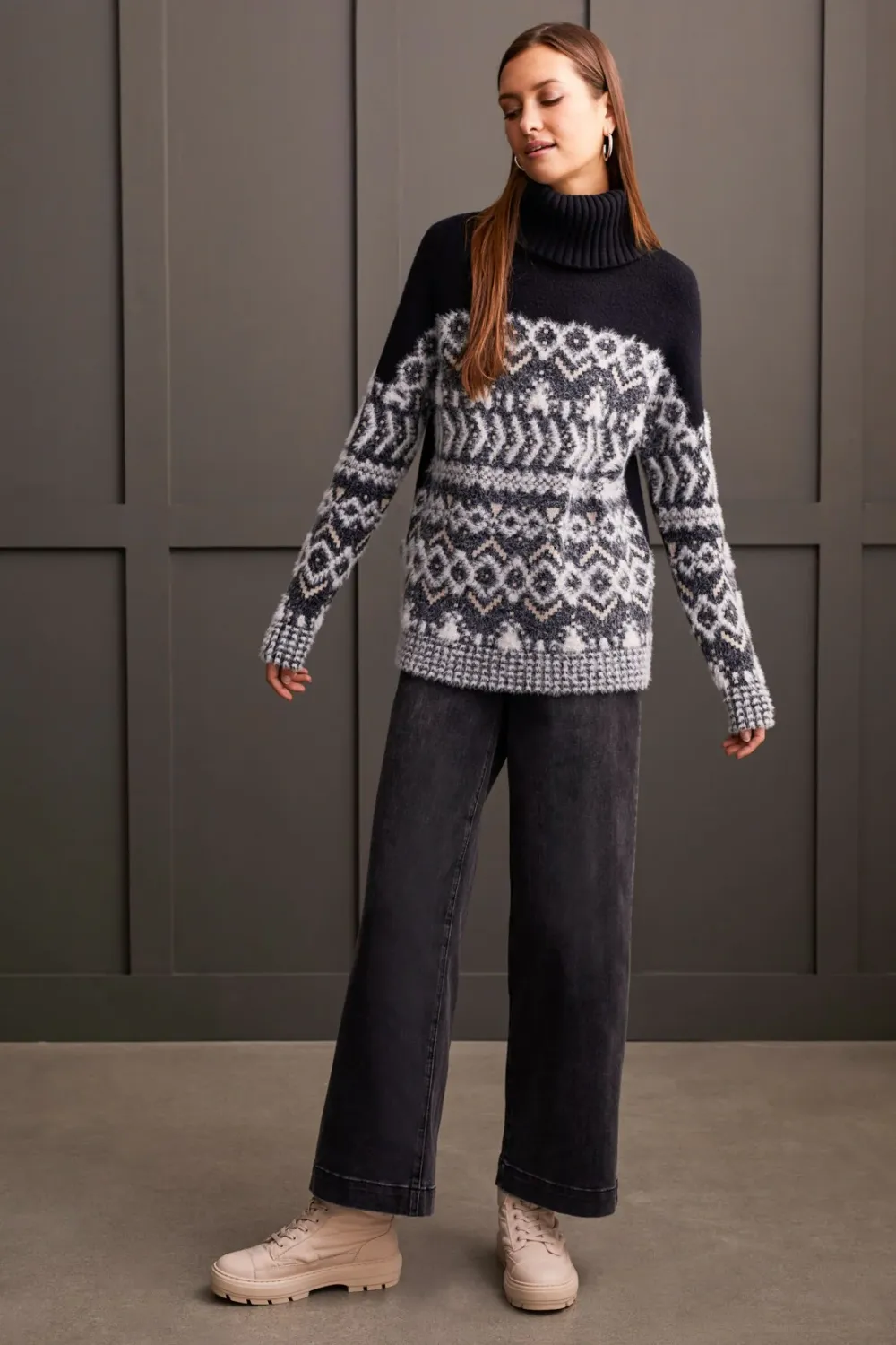T- NECK INTARSIA SWEATER