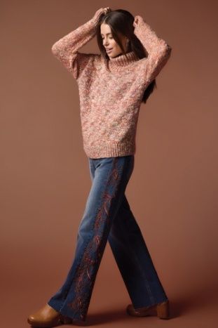 T- NECK SWEATER W/ PUFF