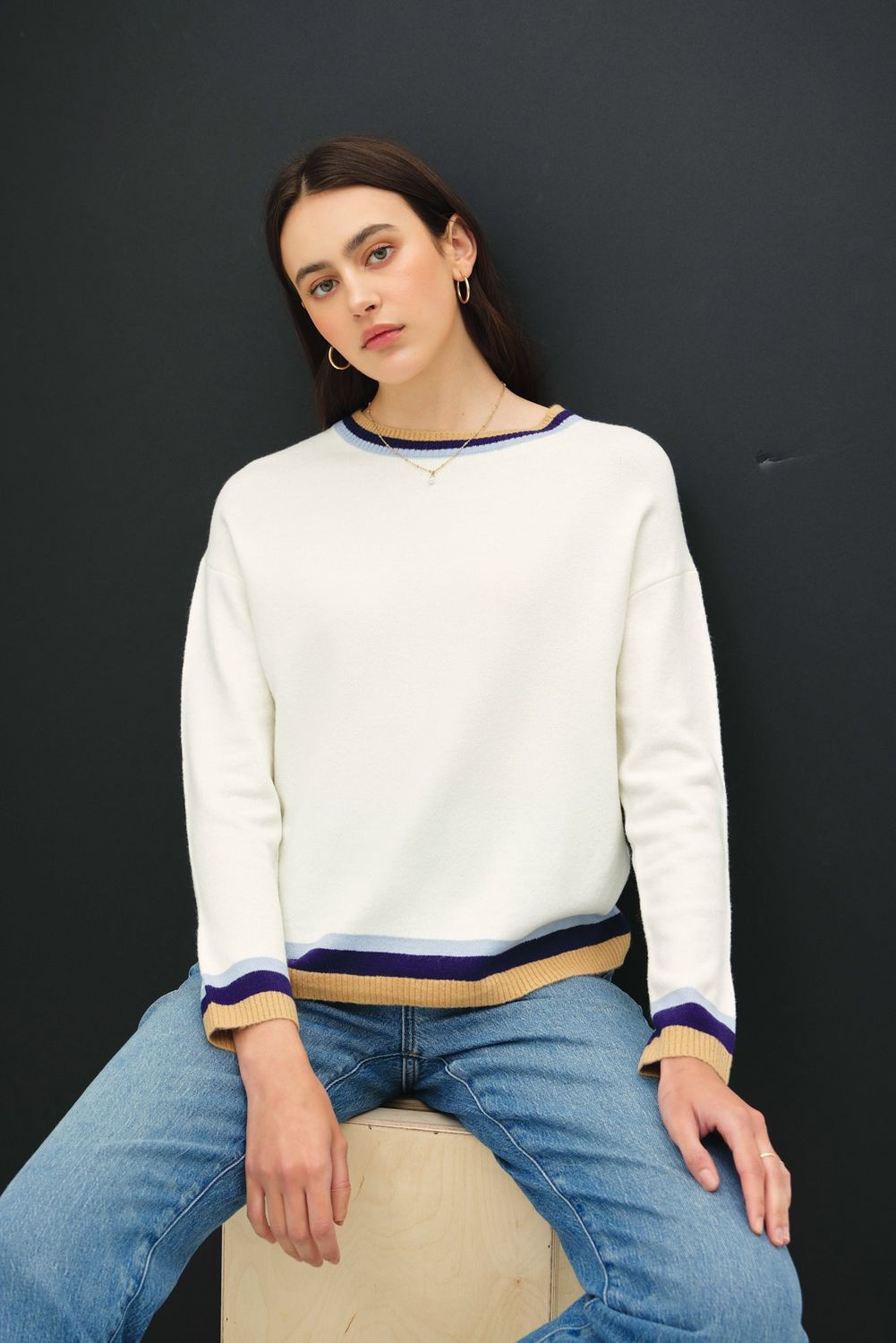 STRIPE HEM CLASSIC SWEATER