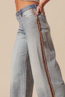 CONTRAST STITCH RELAXED JEANS