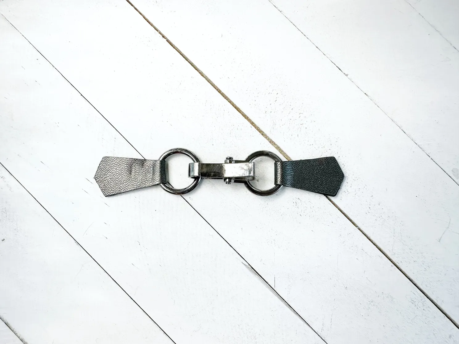 Gunmetal Buckle &amp; Silver-Gray Leather Cinch Clip for Clothes