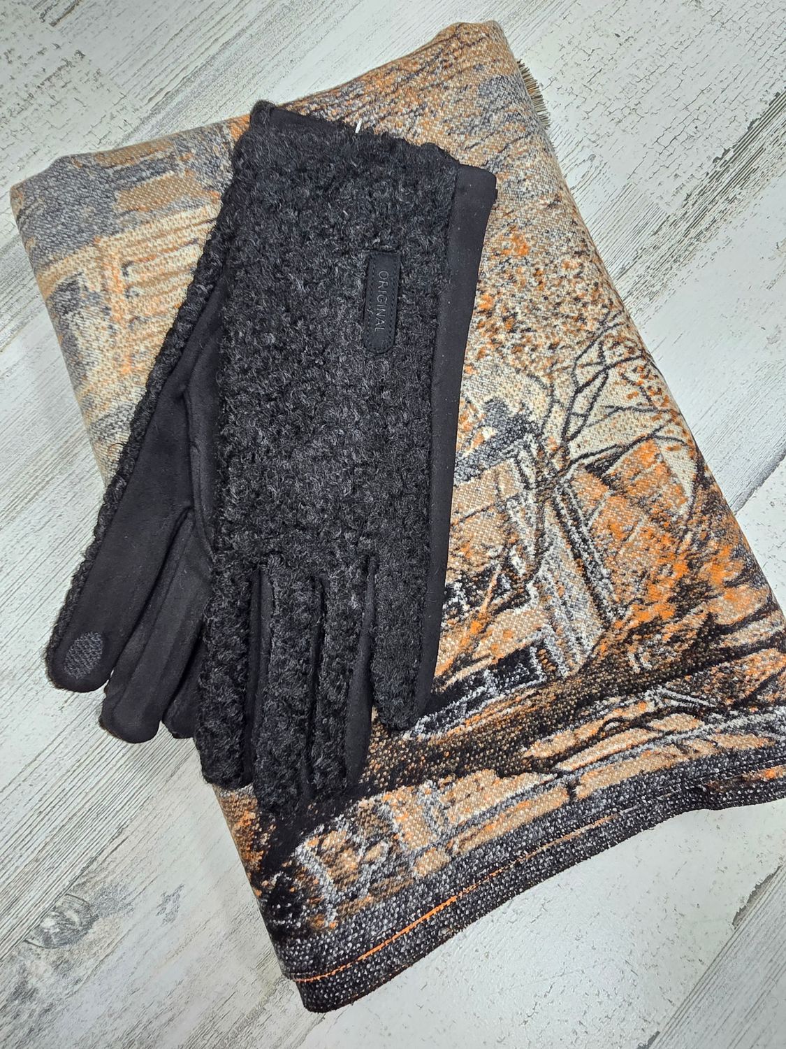 ULTRA LUXE OLD TOWN WINTER SCARF &amp; GLOVE SET