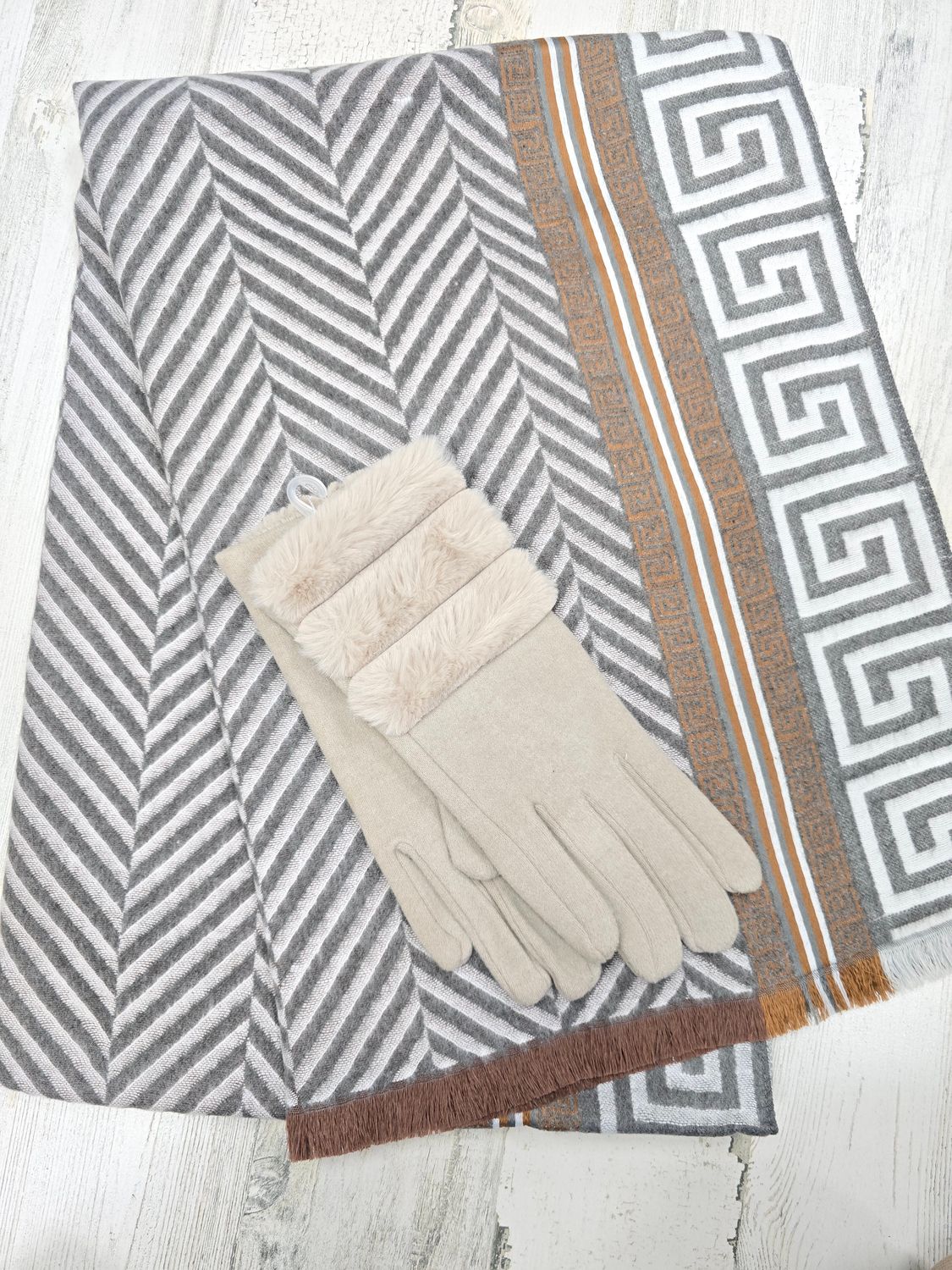 GREY GEO SCARF &amp; GLOVE SET