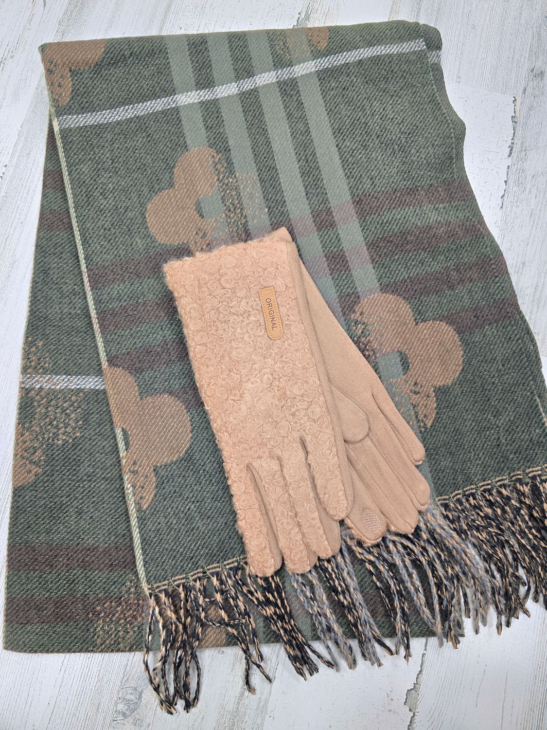 HUNTER BEIGE FLOWERS SCARF &amp; GLOVE SET