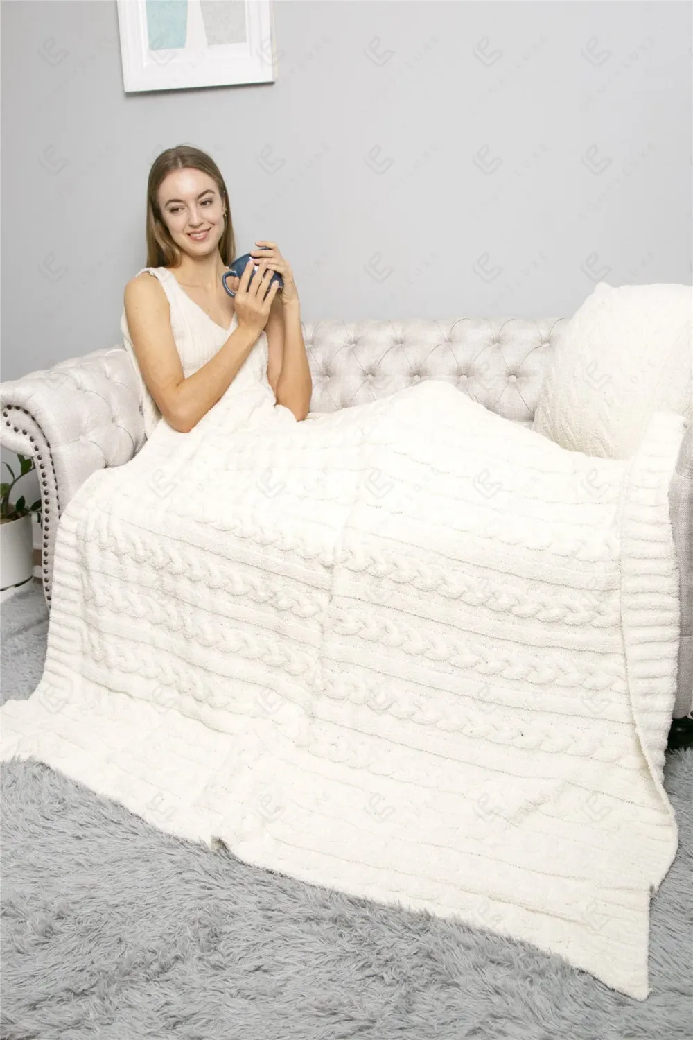 PLUSH BRAIDED CABLE KNIT THROW BLANKET