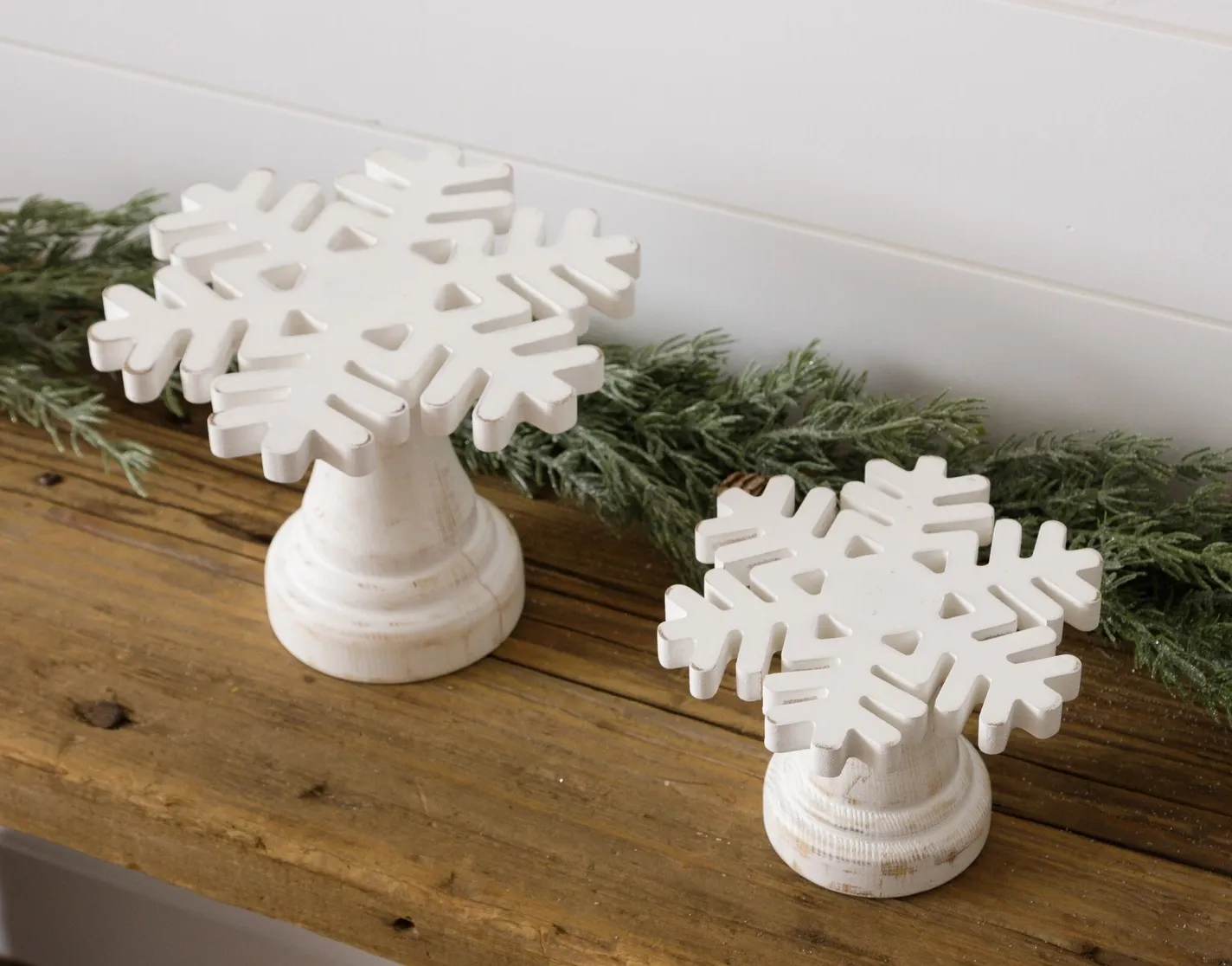 White Distressed Snowflake Risers (Set Of 2)