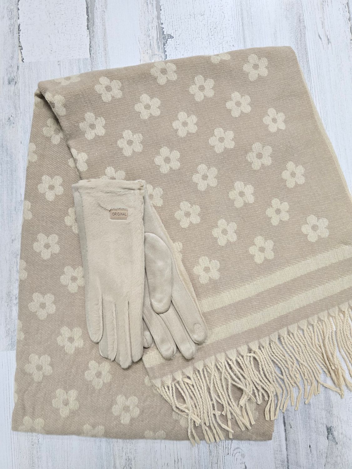 BEIGE FLOWERS SCARF &amp; GLOVE SET